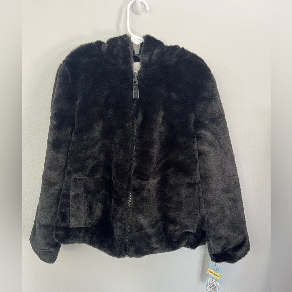 NWT Cat & Jack Girl’s Faux Fur Coat - size M (8)